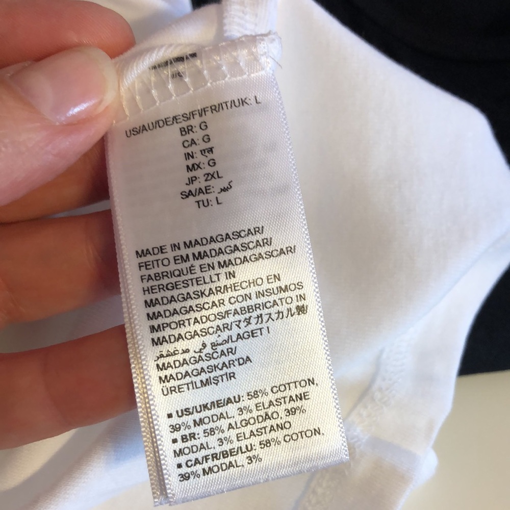 Amazon Essentials basic white tank top - Picture 3 of 3